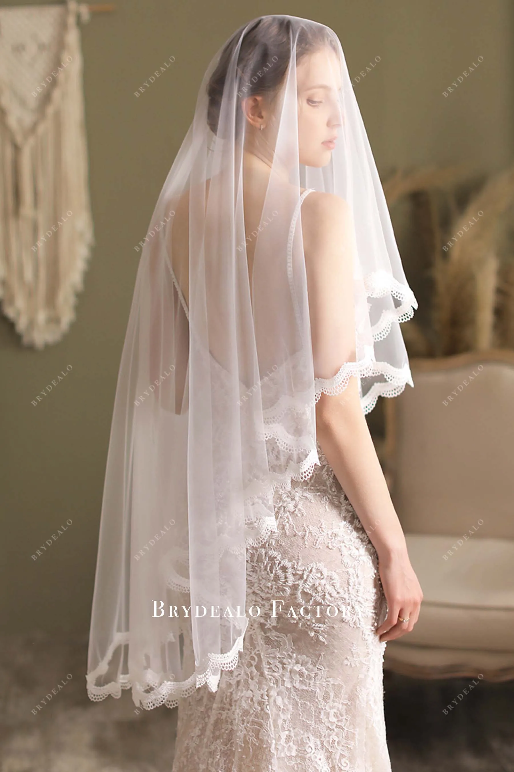 Elegant Light Ivory Fingertip Full Lace Edge Bridal Veil