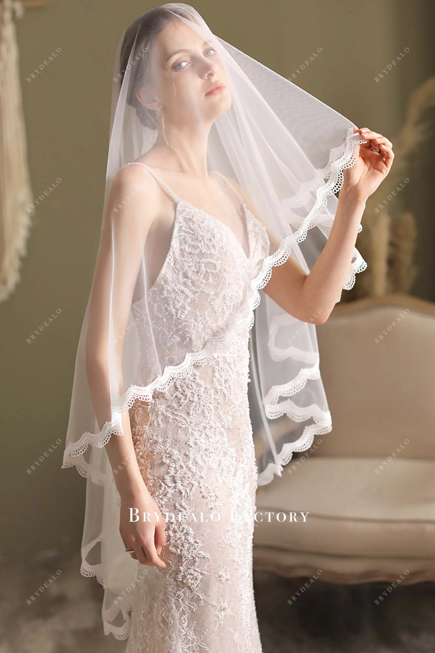 Elegant Light Ivory Fingertip Full Lace Edge Bridal Veil