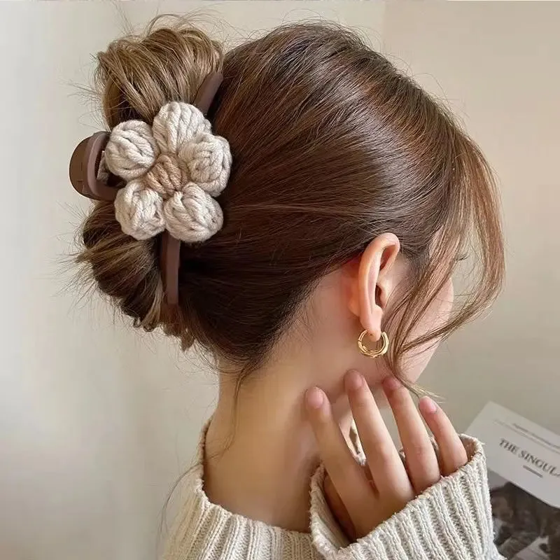 TEEK - Elegant Woolen Weave Flowers Hair Claw